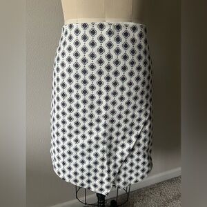 Ann Taylor LOFT White Patterned Pencil Skirt